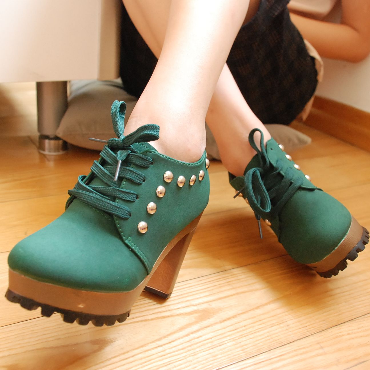 韩版铆钉防水台粗跟...