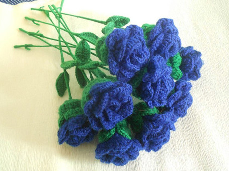 毛线手工钩玫瑰花高仿真玫瑰花束编织创意七夕