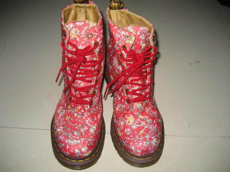 [原单正品] Dr. Martens 马丁 经典高帮8孔靴 Page 珊瑚色
