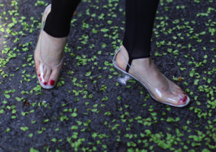  灰姑娘的水晶鞋！透明水晶鞋 凉鞋 透明水晶跟中跟凉鞋 现货