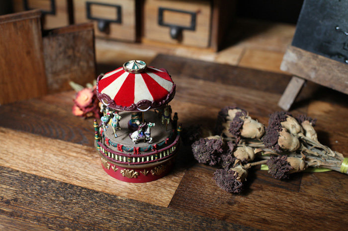 旋转木马音乐盒创意<em>送女生</em>朋友生日<em>巧克力</em>木质