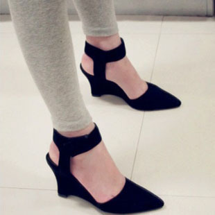  欧美风大牌新款女鞋真皮复古尖头包头高跟夜店坡跟凉鞋女罗马特价