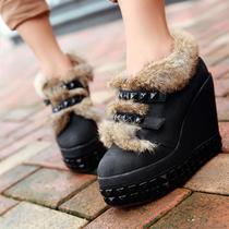 2012秋冬新品女鞋 防水台厚底短靴坡跟皮带扣毛毛靴个性铆钉靴子