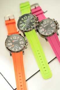  【MEI】年新款 韩国 糖果色超大表盘运动亮色电子手表 包邮！