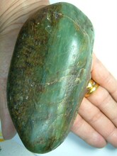 和田玉纯正碧玉原始籽料，重765克，碧细润透（三包）