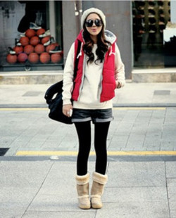 求:橘红色的卫衣,外面<em>配什么</em>色的<em>马甲好看</em>啊?