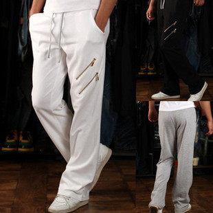 <em>运动裤腿</em>内有带子,可以外翻系扣的。有的联系