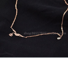 Bellas modelos realmente Jin Haiou 14K chapado en Chanel de diamantes de color collar de oro colgando de la cadena collar de Chanel clavícula mujeres