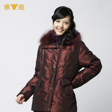2010新品<span class=H>雅鹿</span>貉子毛领宽腰女中款<span class=H>羽绒</span><span class=H>服</span> 深绯色 YBC226B 140-2#