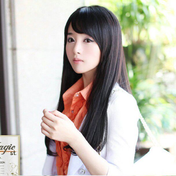 <em>黑色长直发发型</em>清新纯美深得异性的关注和喜欢