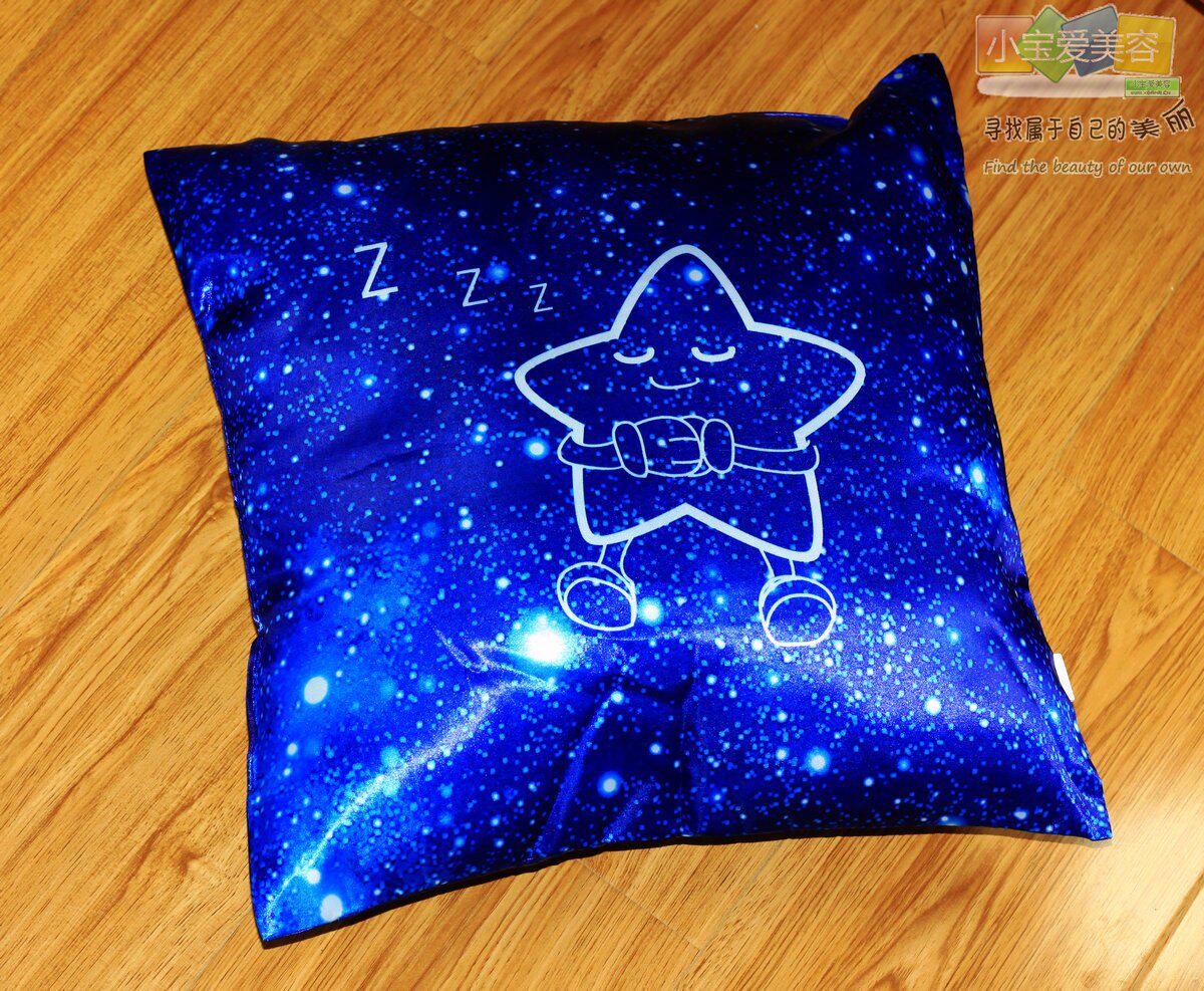 护舒宝 含芯靠垫/星星款图案 抱枕 很舒服的 体积也不小的
