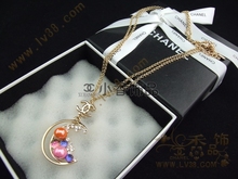 Europeos y americanos grandes CHANEL Chanel Luna pendientes collar collar están marcados con el mismo párrafo