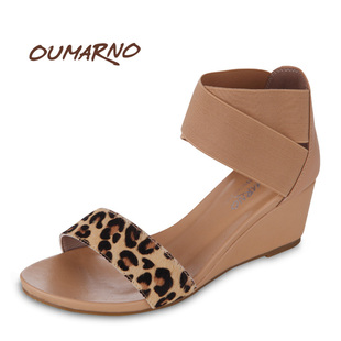 欧玛奴 豹纹坡跟凉鞋 舒适中跟凉鞋 夏季罗马鞋 拼色真皮女鞋子