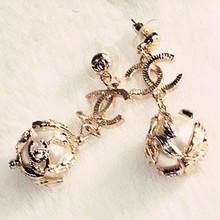 Corea del Sur importó C @ paquete LOGOTIPO anel doble etiquetado C pendientes de perlas naturales de la perla pendientes pendientes