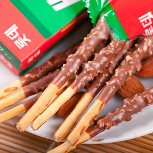  零食客 不能抗拒的美味 韩国乐天杏仁巧克力棒 32g真的好滋味