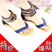 	  
	  2010新款葡萄拖鞋凉鞋女鞋子平跟韩版淑女夹脚串珠大码<span class=H>罗马鞋</span>