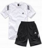 热卖千件！ADIDAS阿迪达斯正品秒杀男式<span class=H>夏季套装</span>短袖T恤套装7011