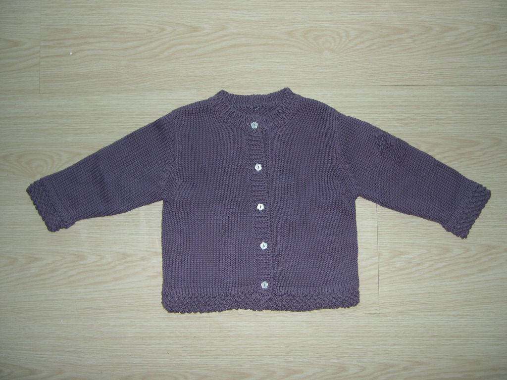 儿童<em>毛衣</em>,Ducci设计.粉色<em>织花</em>. 蝙蝠衫.八折需改