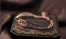 Counter the new Bulgari 18K rose gold bangle bracelet couple crescent hollow letter bvlgari