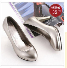 	  
	  2010新款韩国韩版细<span class=H>高跟鞋</span>女单鞋性感时尚皮鞋人气秋达芙妮非正品