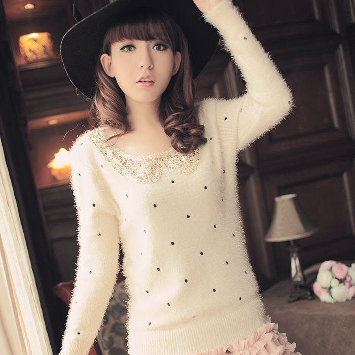 刺绣娃娃领毛衣...