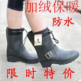 10冬季新款机车雨靴 棉雨鞋皮靴式棉雨靴 内里毛绒冬季保暖靴 女