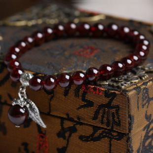  淘金币 惠晶水晶 天然 酒红 石榴石手链 时尚 养颜 女士必备