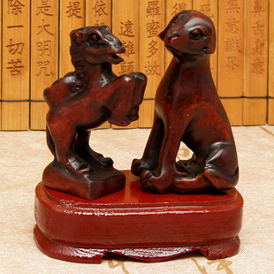  开光木雕犬马代劳红棕色摆件属虎人年化煞免灾开运吉祥物