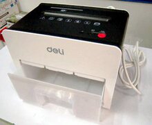 商城正品  得力碎纸机 得力9931 个人办公型碎纸机