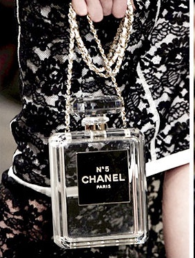 CHANEL 限量版 透明香水瓶设计 链条包包 单