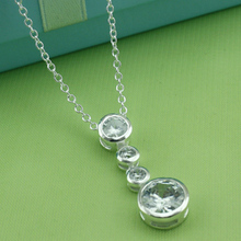 Bank of New artículos de moda de comercio [Tiffany] Especial de clase A cuatro de plata con incrustaciones de piedra collar de perlas