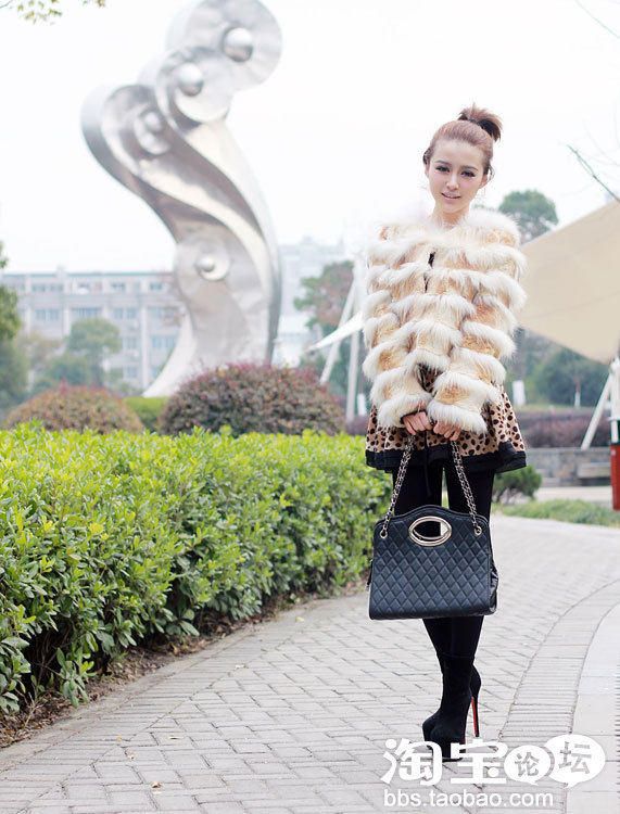 1泵在脸上<em>分</em>点点<em>开</em>(额头、两颊、鼻子、下颚)