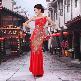 2012夏新娘结婚时尚修身斜肩鱼尾长款旗袍 彩钻亮片绣花红旗袍裙 2012夏新娘结婚时尚修身斜肩鱼尾长款旗袍 彩钻亮片绣花红旗袍裙