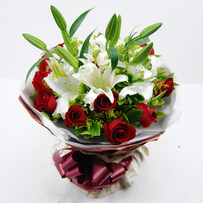 深圳送花 11朵红玫瑰百合混搭花束 情人节鲜花速递福田 深圳花店