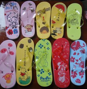  夏季新款平跟女士男士人字拖鞋/凉鞋/可爱卡通拖鞋