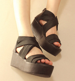  夏末断码清仓罗马风不减松糕凉鞋 坡跟女鞋 甜美鞋子女 复古黑色