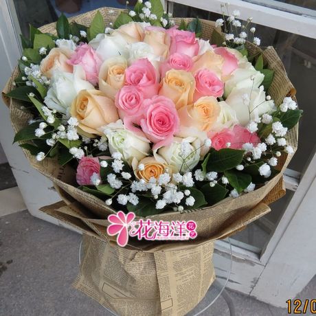 天津鲜花速递生日礼物多种颜色玫瑰搭配英文报
