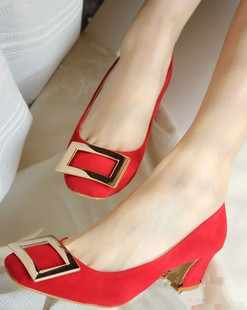  特 自留~欧美大牌~RV同款~绒面金属方扣方头中跟单鞋粗跟红色婚鞋