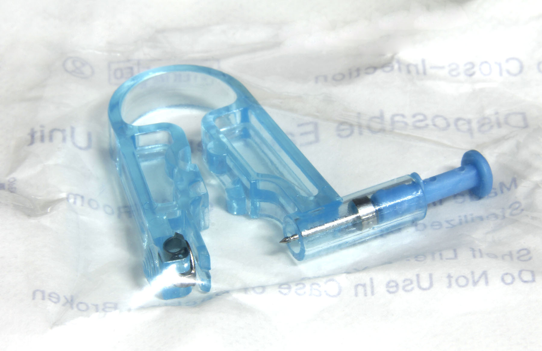 壹次性無痛穿耳工具打耳洞穿耳孔無菌穿耳器送酒精棉耳釘槍在類目 個人護理/保健/按摩器材, 美容/美體輔助工具, 其它美容/美體工具中 - 來自Buy2taobao.com提供專業的淘寶代購服務