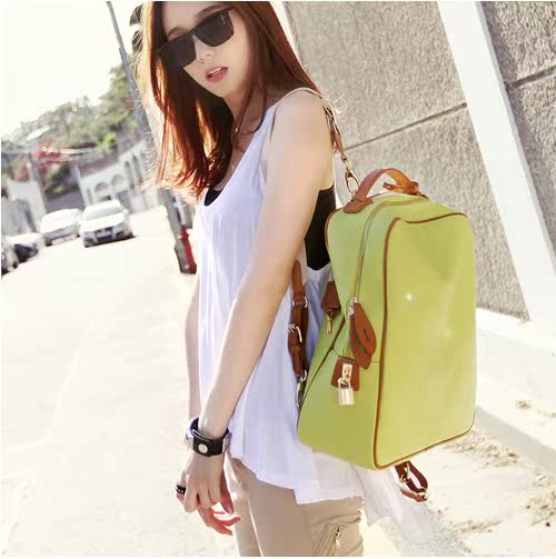 双肩包学生书包休闲...