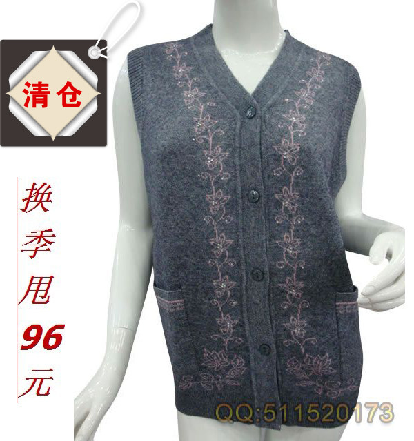 中老<span class=H>年</span>人服装新款<span class=H>秋冬</span>装女装无袖马甲送妈妈装纽扣开衫坎肩背心