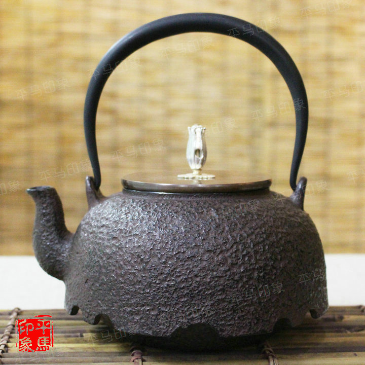 日本進口盛虎堂老鐵壺1.2L關西鐵瓶鑄鐵壺銀摘銅蓋煮茶壺煮水壺在類目 餐飲具, 茶具, 茶壺中 - 來自Buy2taobao.com提供專業的淘寶代購服務