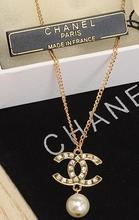 CHANEL Chanel doble C grande de Europa y América lados con incrustaciones de perlas collar de diamantes collar colgado con su embalaje original