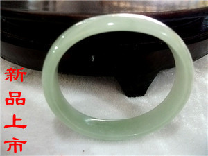  缅甸翡翠玉贵妃手镯 椭圆形冰糯种翡翠贵妃镯 特价