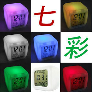 满155包邮 七彩变色闹钟 七彩闹钟 电子闹钟 万年历 (带温度计)