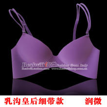 润微！乳沟皇后细带款！光面无痕一片式舒适聚拢文胸！