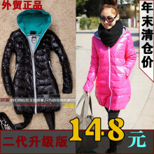2011新款中长款<span class=H>羽绒</span><span class=H>服</span>正品女带帽亮面<span class=H>羽绒</span><span class=H>服</span>裸婚时代童佳倩同款