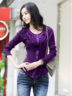 做工精细,百手工钩花领,

穿上去感觉人很清秀,

很适合春季穿出去春游,

联系电话:13250551419

温馨提示】：此宝贝仅为模特身上的开衫。专柜价￥228 淘宝价￥55元，

今天起￥45元，质量保证与图片一样，15天内包退换