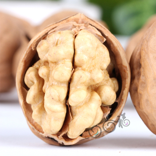  新疆特产野生薄皮核桃/纸皮核桃 无漂白生核桃 买2送夹子特价包邮