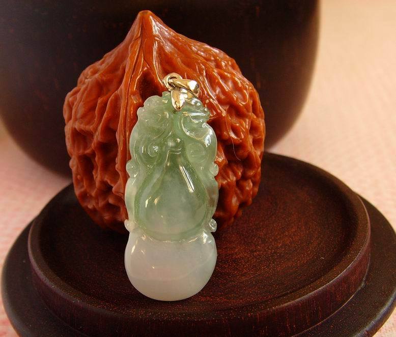 ██冰种飘阳绿翡翠漂亮挂件██3 确保A货在类目 饰品/流行首饰/时尚饰品新, 项坠/吊坠中 - 来自Buy2taobao.com提供专业的淘宝代购服务